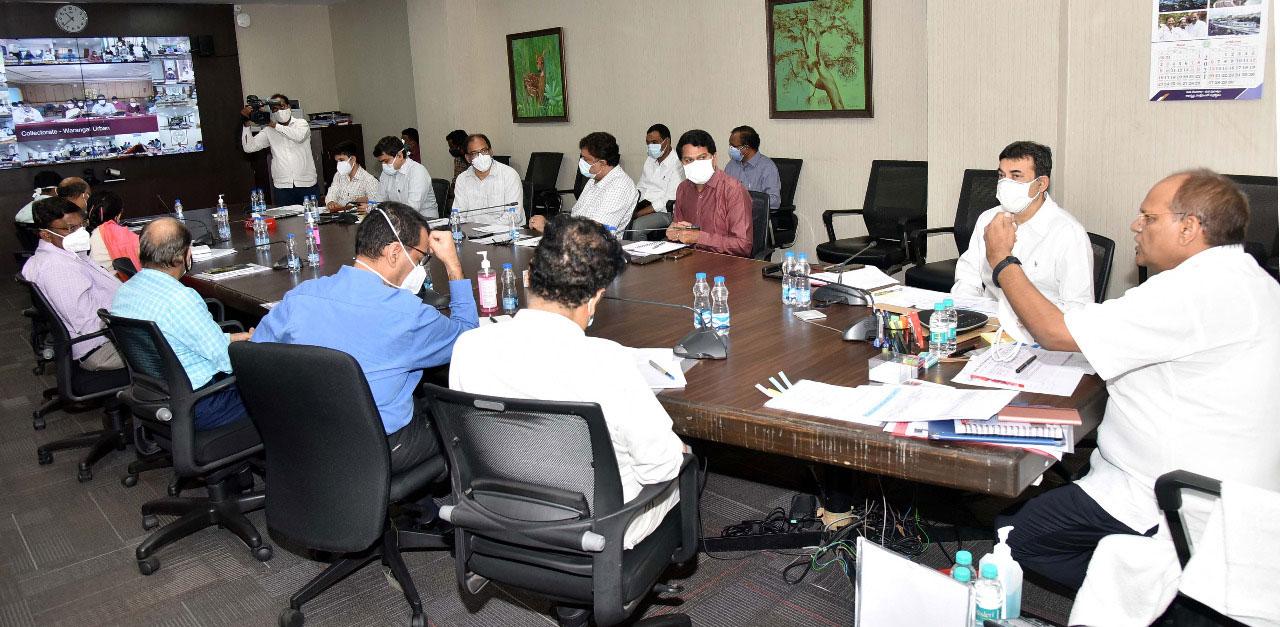 కలెక్టర్లు, సీనియర్‌ అధికారులతో సీఎస్‌ వీడియో కాన్ఫరెన్స్‌