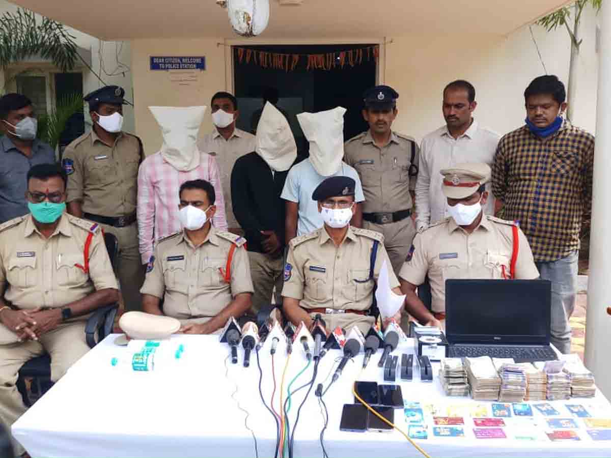 అంతర్రాష్ట్ర సైబర్ నేరగాళ్లు అరెస్ట్