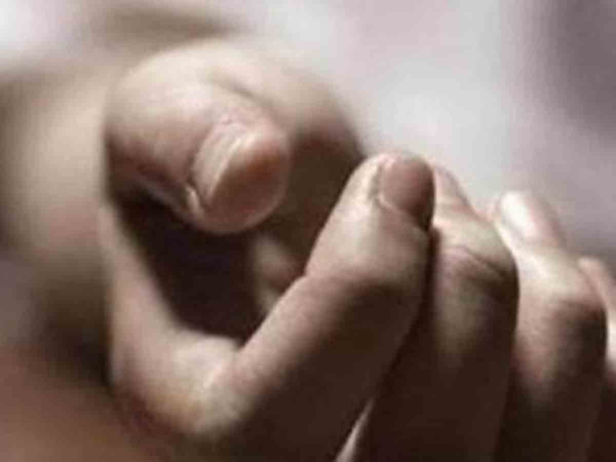 దారుణం.. ధ‌ర్మ‌సాగ‌ర్‌లో వ్య‌క్తిని కొట్టి చంపారు