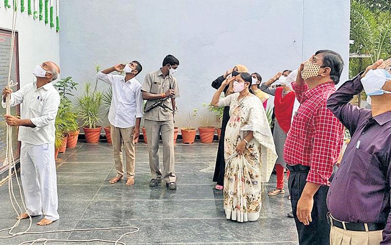 నిరాడంబరంగా ఆవిర్భావ వేడుకలు