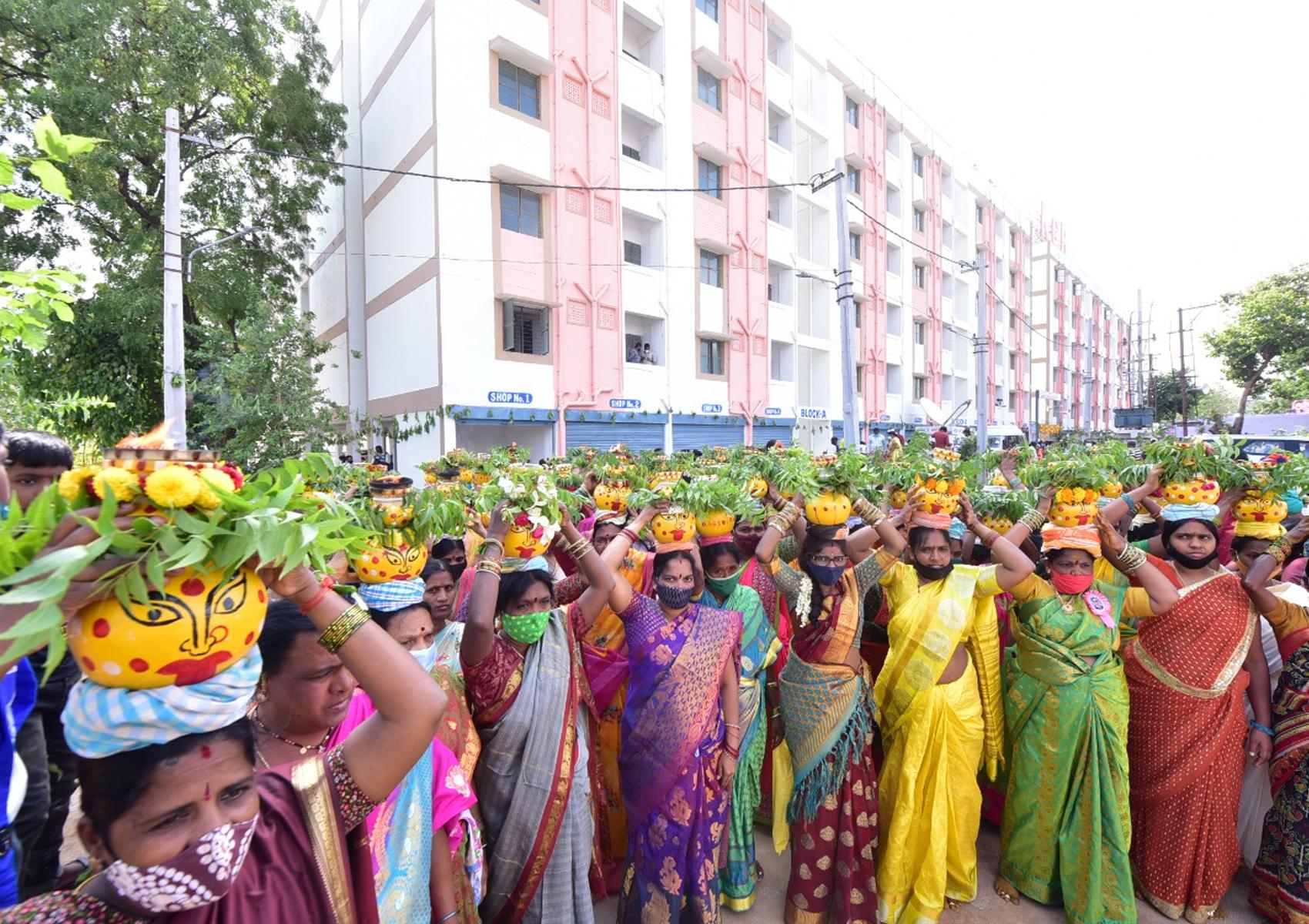 కేటీఆర్ సూప‌ర్ స్పీచ్: అంగ‌రంగ వైభ‌వంగా డ‌బుల్ బెడ్‌రూం ఇండ్ల ప్రారంభోత్స‌వం…. వీడియో