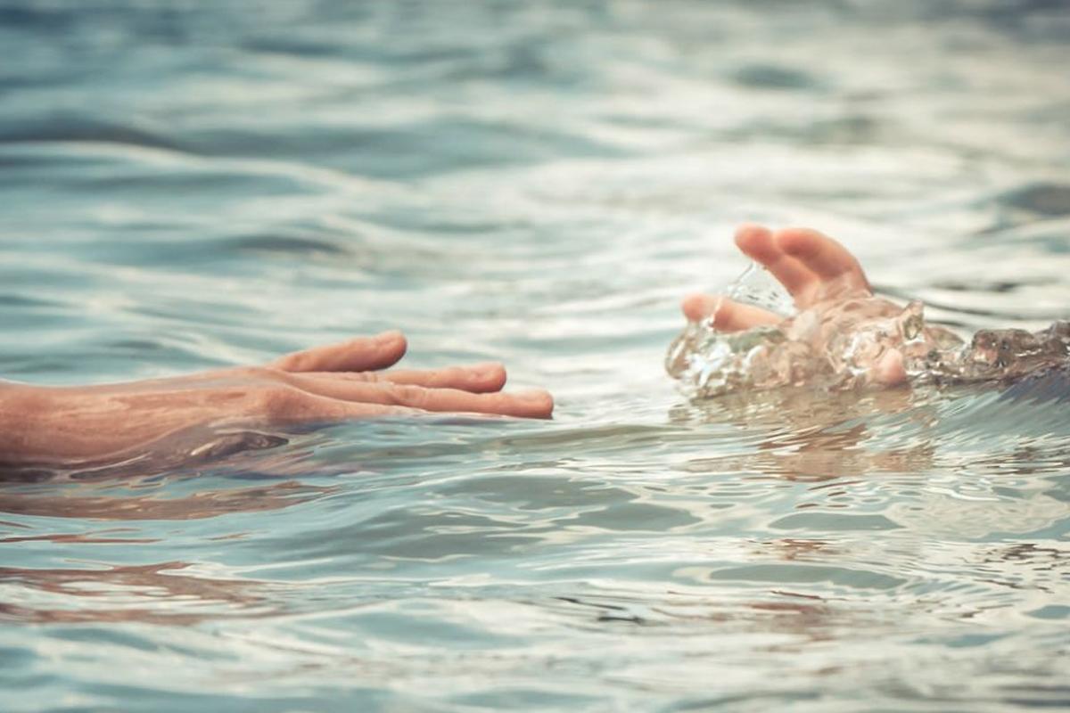 Family disputes : భద్రాచలం వద్ద గోదావరిలో దూకిన యువకుడు