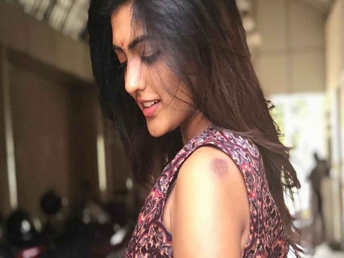 తెలుగమ్మాయి భుజంపై గాయం.. ఆందోళ‌న‌లో అభిమానులు