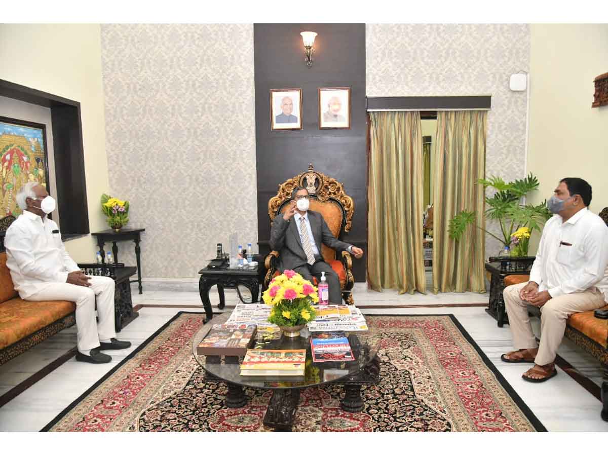 సుప్రీం కోర్టు చీఫ్‌ జస్టిస్‌ను కలిసిన మంత్రి ఎర్రబెల్లి