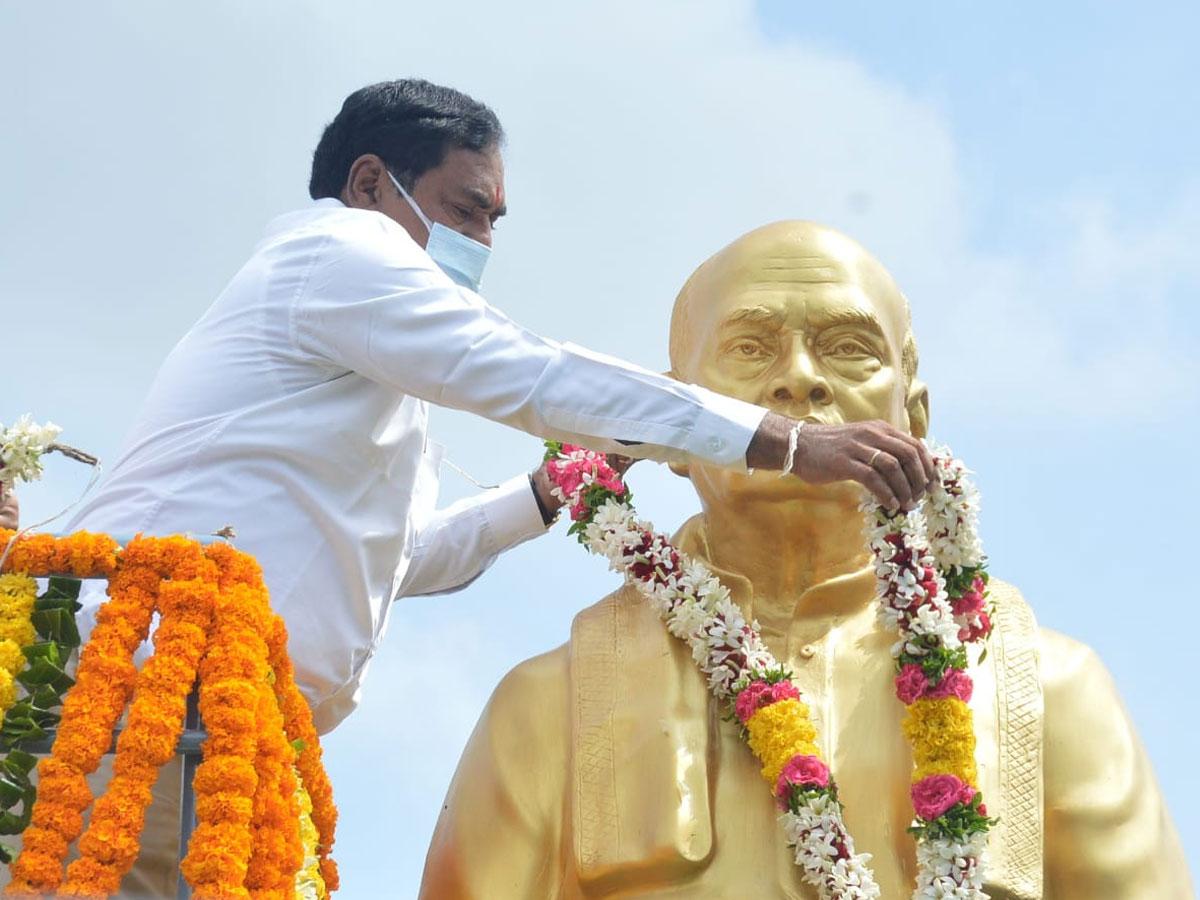 పీవీకి ఘన నివాళులు అర్పించిన మంత్రి ఎర్రబెల్లి