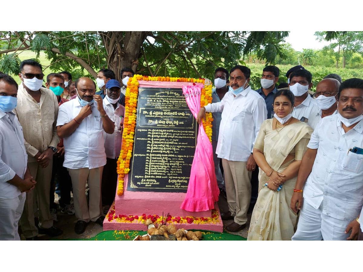 డబుల్ రోడ్డు నిర్మాణానికి శంకుస్థాపన చేసిన మంత్రి