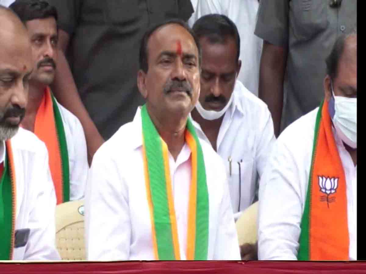 హుజూరాబాద్‌లో ఎగిరేది గులాబీ జెండా మాత్ర‌మే : ఈట‌ల‌