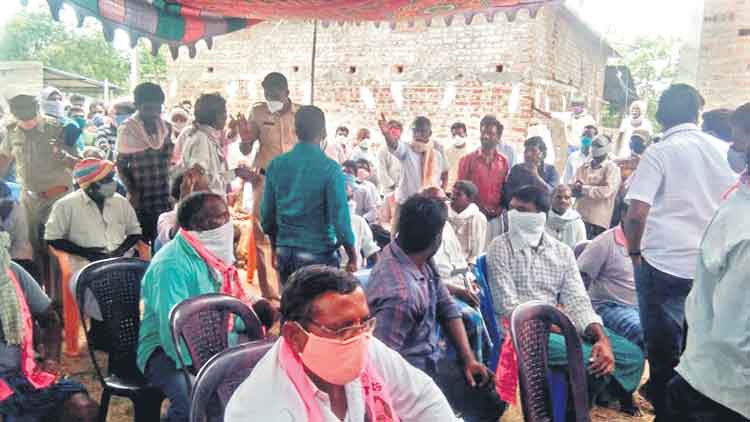 ఈటలదంతా దౌర్జన్యమే