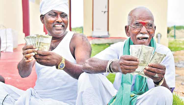 రైతన్న మురిసిండు