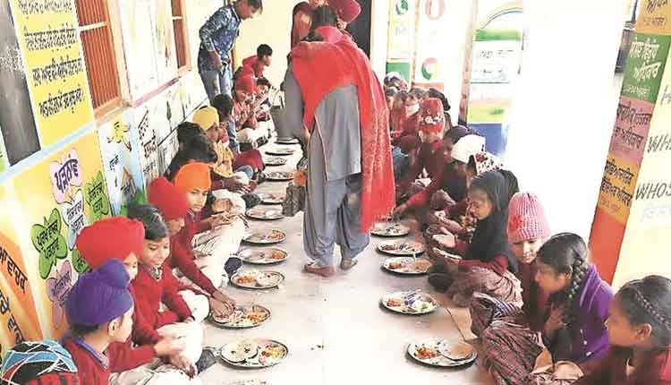 స్కూళ్లకు ఆహార సరఫరాపై జీఎస్టీ లేదు