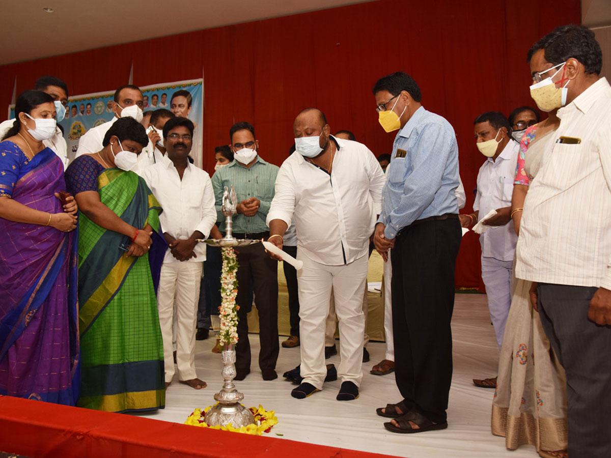 పల్లె ప్రగతిలో ప్రతి ఒక్కరు పాల్గొనాలి : మత్రి గంగుల