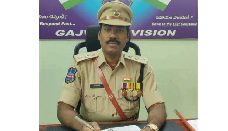 గజ్వేల్ ఏసీపీ నారాయణకు ముఖ్యమంత్రి సర్వోన్నత పోలీసు పథకం