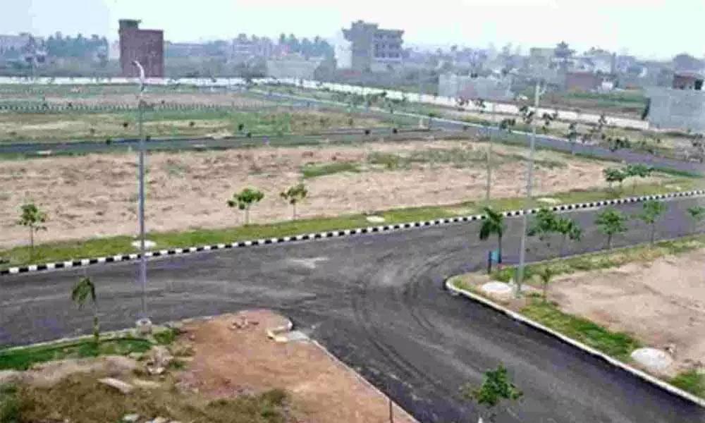 తెలంగాణలో ప్రభుత్వ భూముల అమ్మకానికి కమిటీల ఏర్పాటు