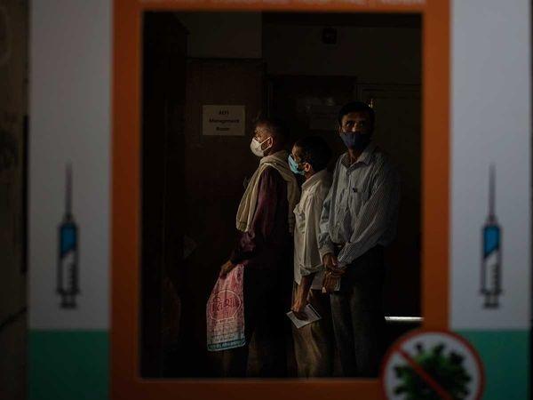 ఊర‌ట : భారీగా త‌గ్గిన క‌రోనా కేసులు