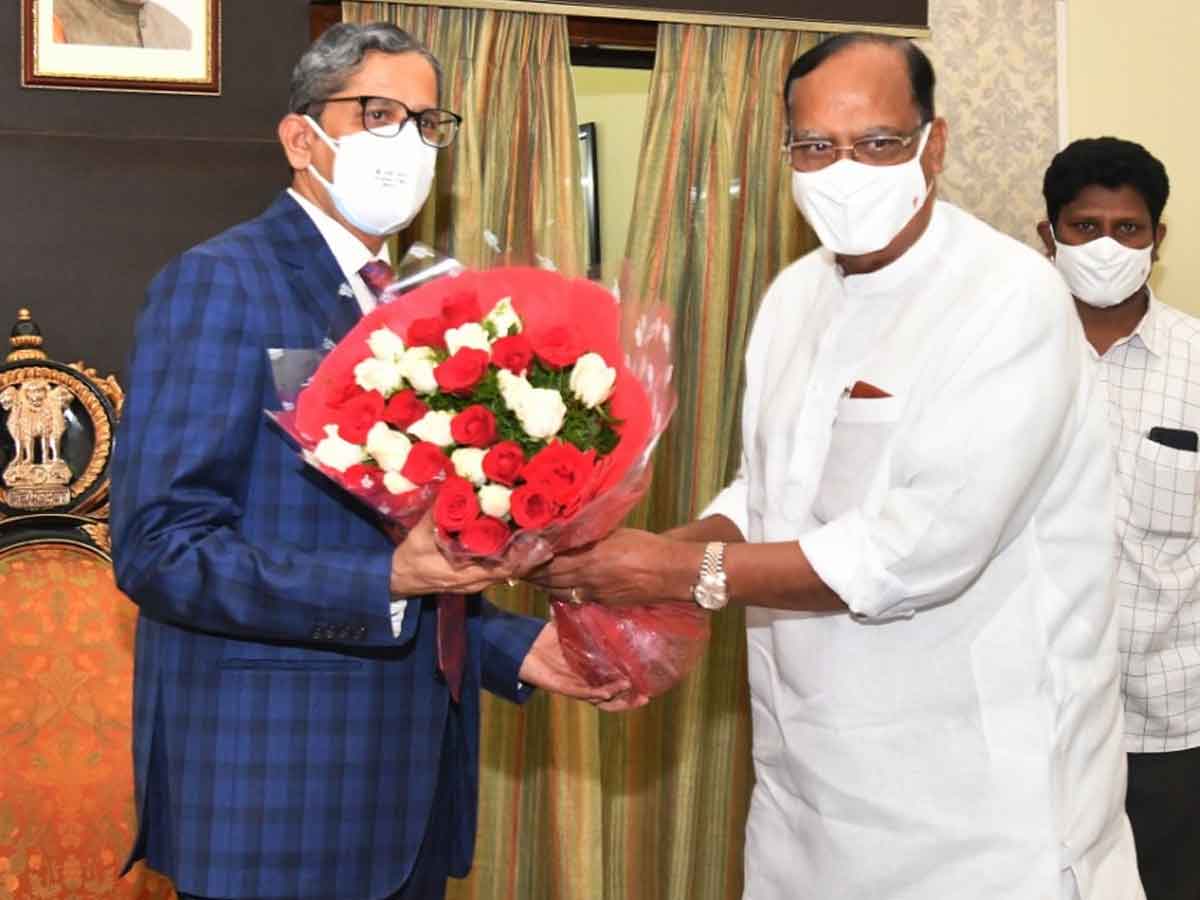 సీజేఐ ఎన్వీ రమణను కలిసిన గుత్తా సుఖేందర్ రెడ్డి