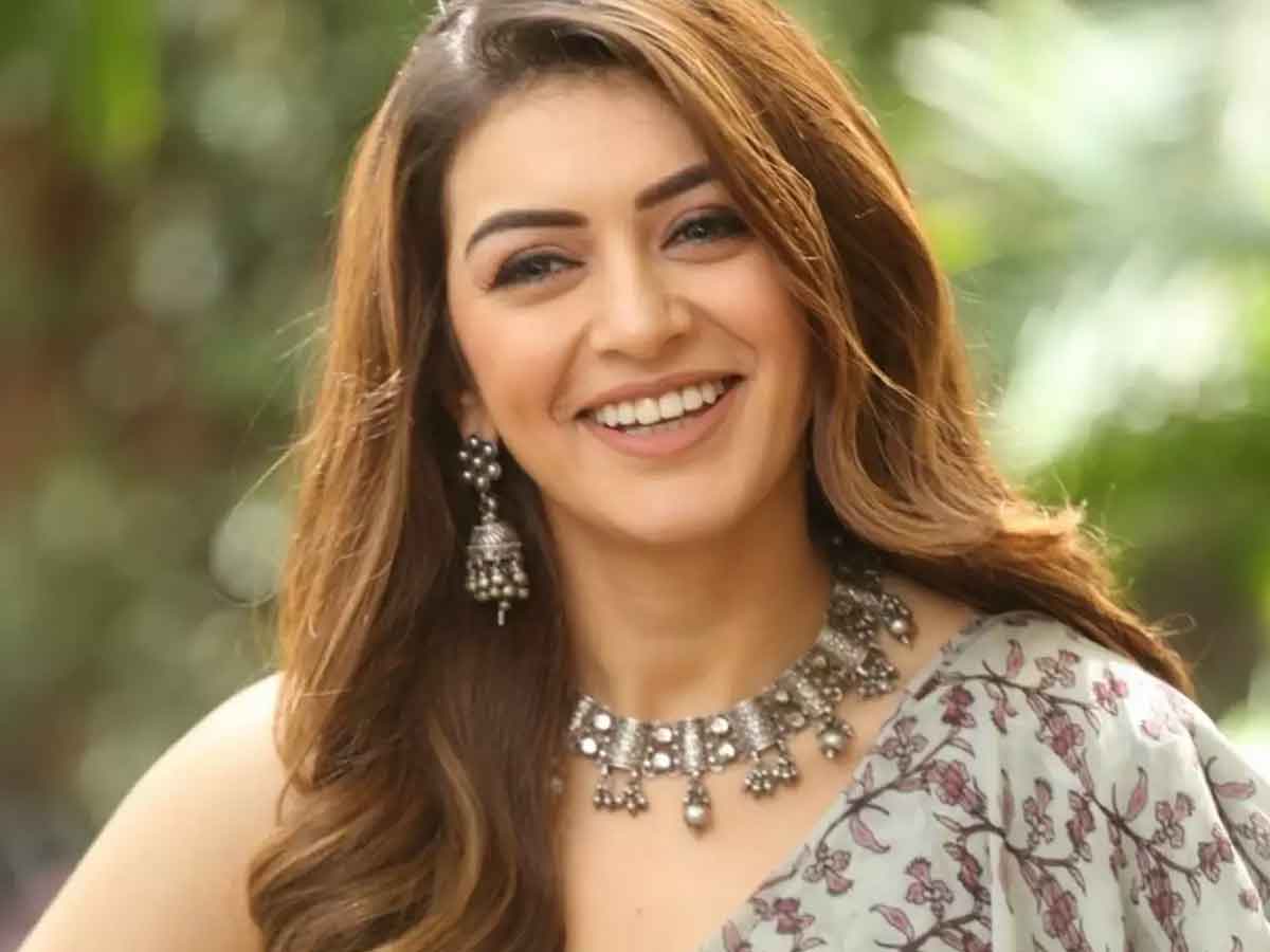 హ‌న్సిక‌ని ఇడ్లీ బుగ్గల పిల్లా అని టీజ్ చేసే వార‌ట‌.. ఎందుకో తెలుసా?