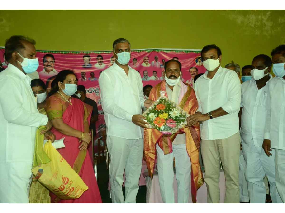 భూమికి బరువయ్యేంత పంట పండిస్తాం : మంత్రి హరీశ్‌ రావు