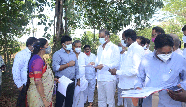 రైల్వే లైన్ పనులు త్వరగా పూర్తి చేయాలి : మంత్రి హరీశ్ రావు