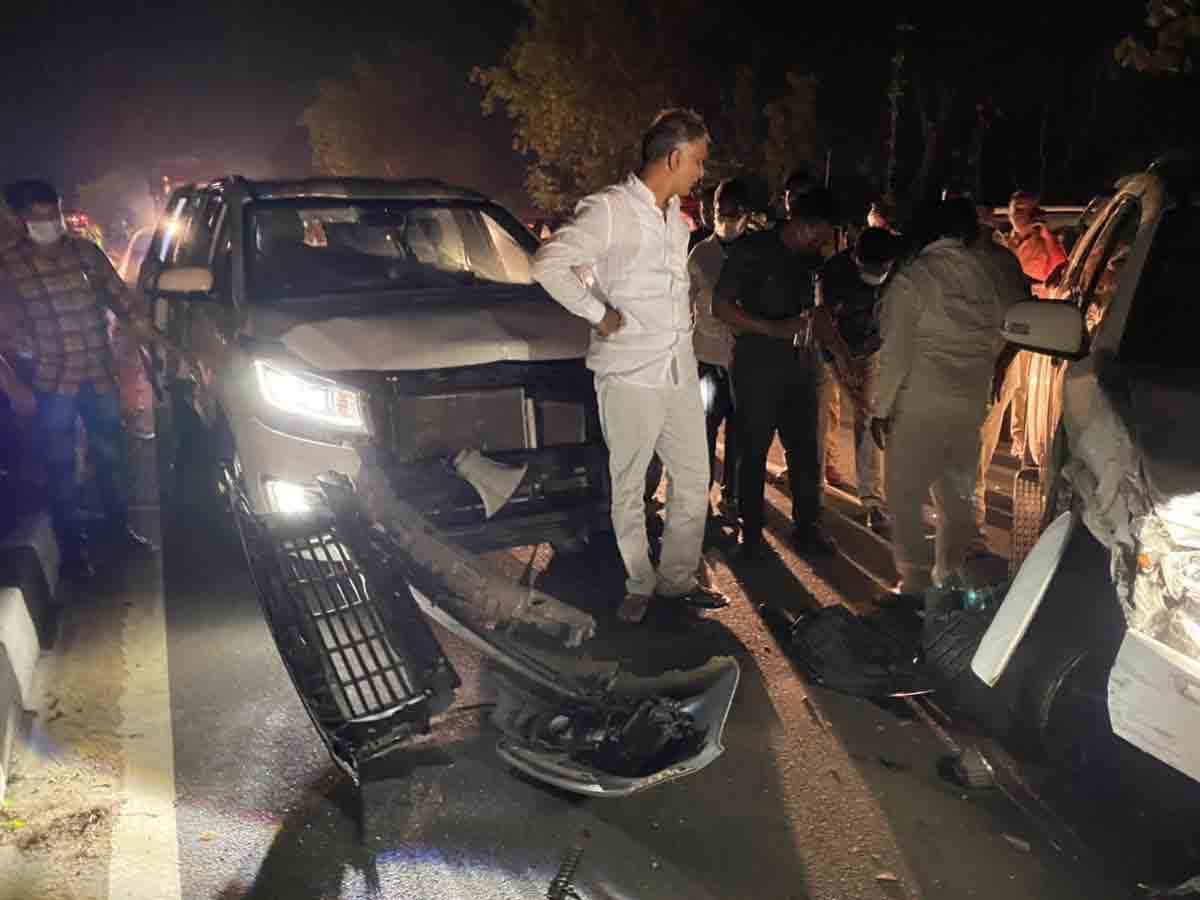 మంత్రి హ‌రీశ్‌రావుకు త‌ప్పిన ప్ర‌మాదం