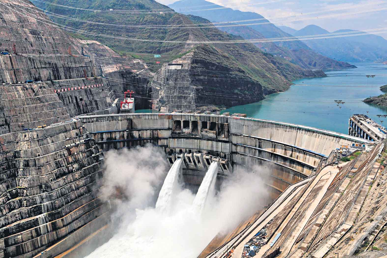 చైనా భారీ జల విద్యుత్తు కేంద్రంలో 2 యూనిట్లు ప్రారంభం