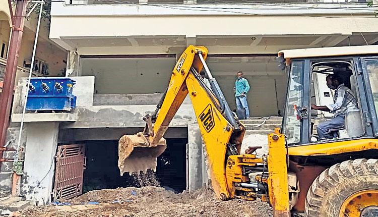 ఉల్లంఘనులపై ఉక్కుపాదం