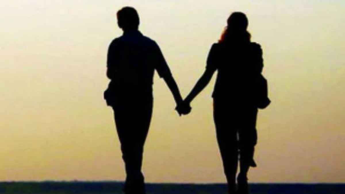 ఆ ఇద్దరూ వెళ్లిపోయారు..