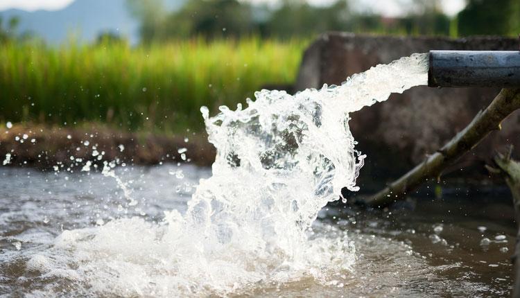 Nallagonda | సాగు నీరు అందించాలని రహదారిని దిగ్బధించిన రైతులు