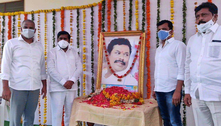 బాల్క సుమన్‌కు మంత్రి జగదీష్ రెడ్డి పరామర్శ