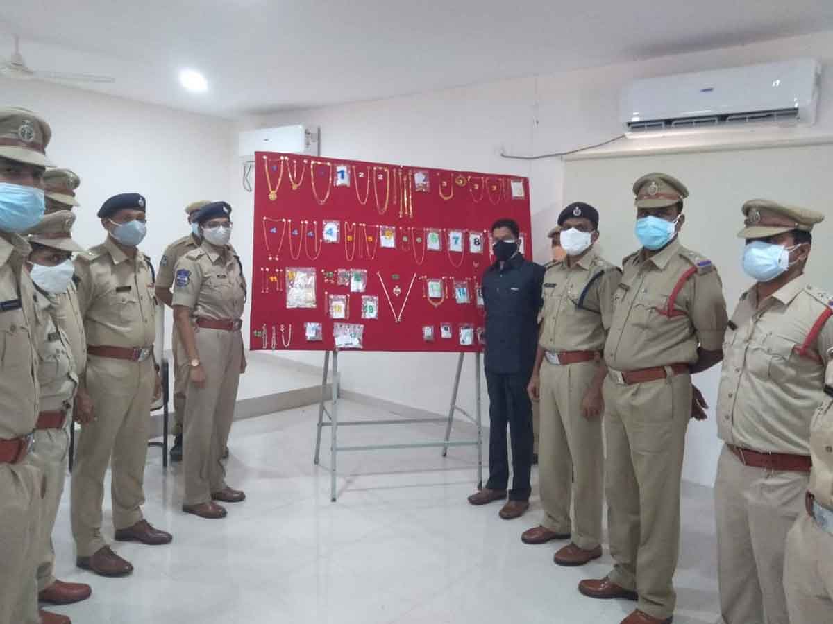 ఘరానా దొంగను అరెస్ట్‌ చేసిన కోరుట్ల పోలీసులు