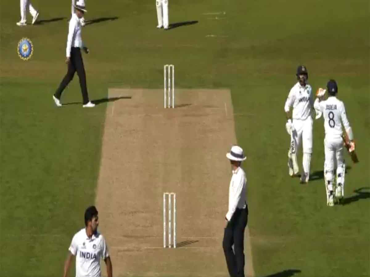 మూడో రోజు జ‌డేజా హాఫ్ సెంచరీ, సిరాజ్‌కు 2 వికెట్లు