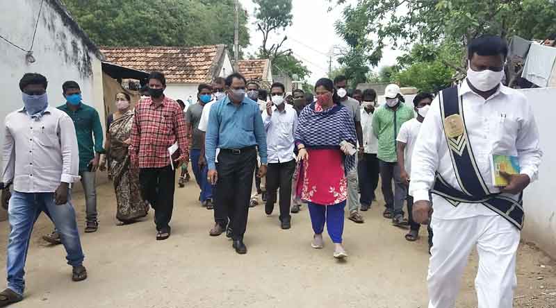 అభివృద్ధిలో అధికారులు, ప్రజాప్రతినిధులు రాజీపడొద్దు