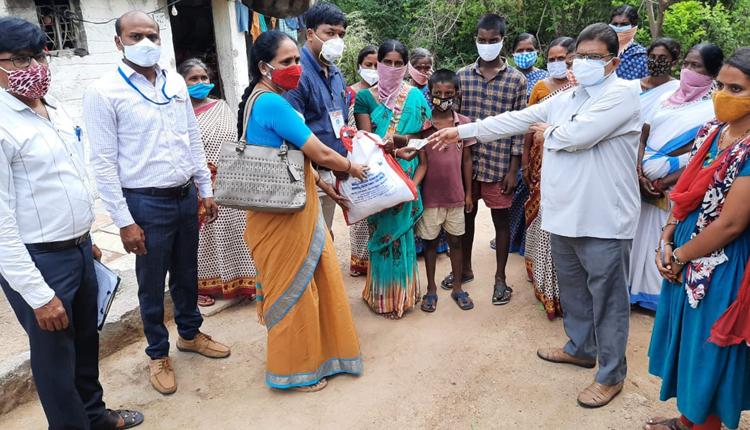 తల్లిదండ్రులను కోల్పోయి న పిల్లలను  ఆదుకుంటున్నాం