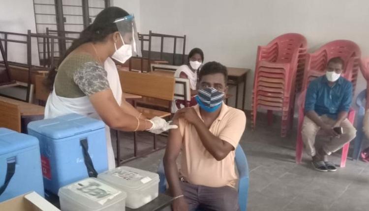 ప్రభుత్వ దవాఖానల్లో కొనసాగుతున్న వ్యాక్సినేషన్‌