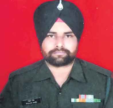 రిటైర్డ్‌ ఆర్మీ జవాన్‌పై యూపీ పోలీసుల అకృత్యం