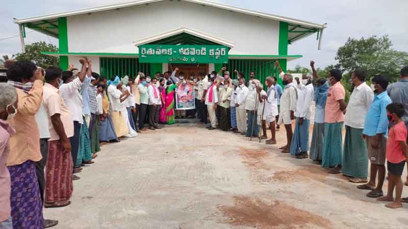 రైతు బాంధవుడు సీఎం కేసీఆర్‌