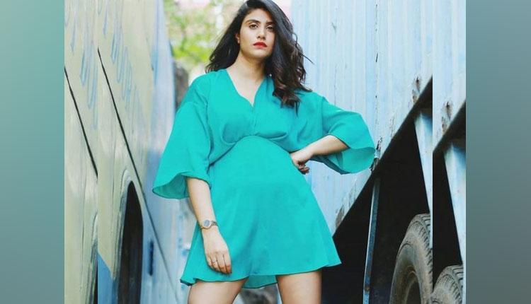 అర్జున్ రెడ్డి భామ త్రోబ్యాక్ స్టిల్స్ హ‌ల్‌చ‌ల్‌