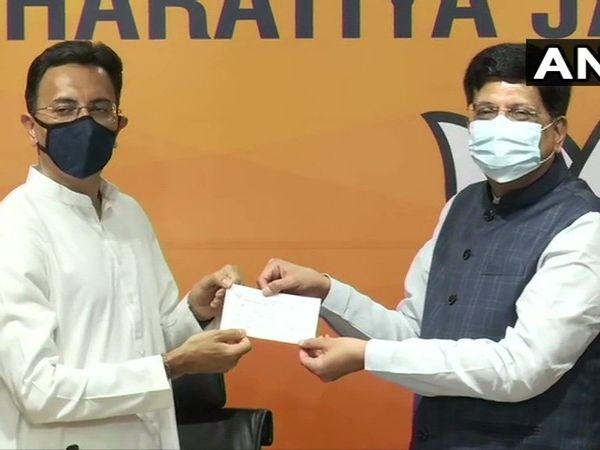 యూపీ ఎన్నిక‌ల‌కు ముందు కాంగ్రెస్ కు భారీ షాక్