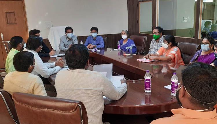 పరిశోధనలపై దృష్టి సారించాలి