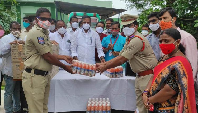 ఆపత్కాలంలో చేయూతనివ్వడం అభినందనీయం