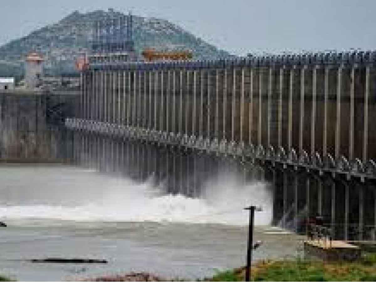 జూరాలకు వరద తగ్గుముఖం