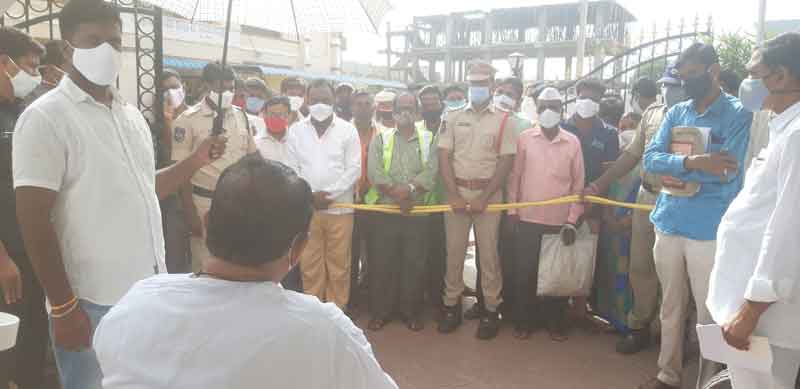 పట్టణం పరిశుభ్రంగా కనిపించాలి