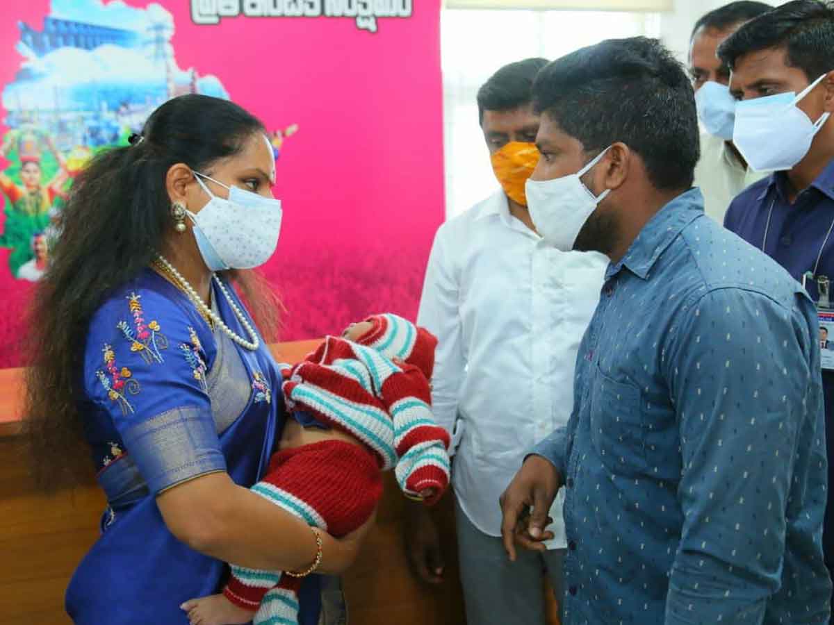 బాలిక వైద్యానికి అండగా ఎమ్మెల్సీ కవిత