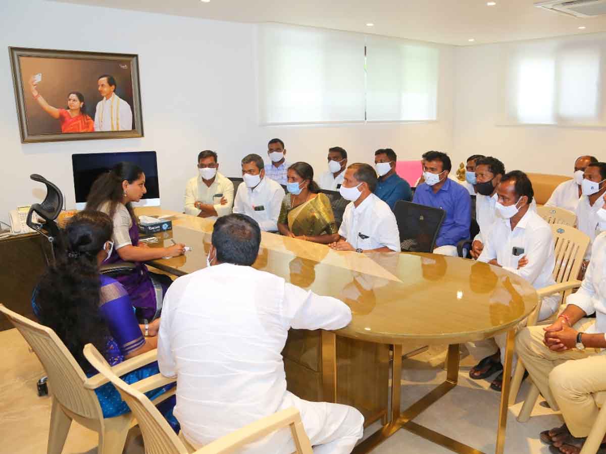 ఎమ్మెల్సీ కవితను కలిసిన‌ ఆర్టీసీ అద్దె బస్సుల యజమానులు