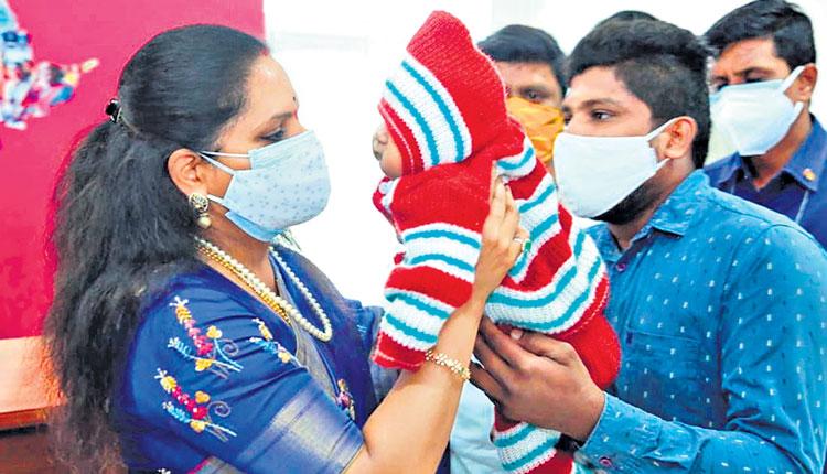 చిన్నారి వైద్యానికి ఎమ్మెల్సీ కవిత భరోసా