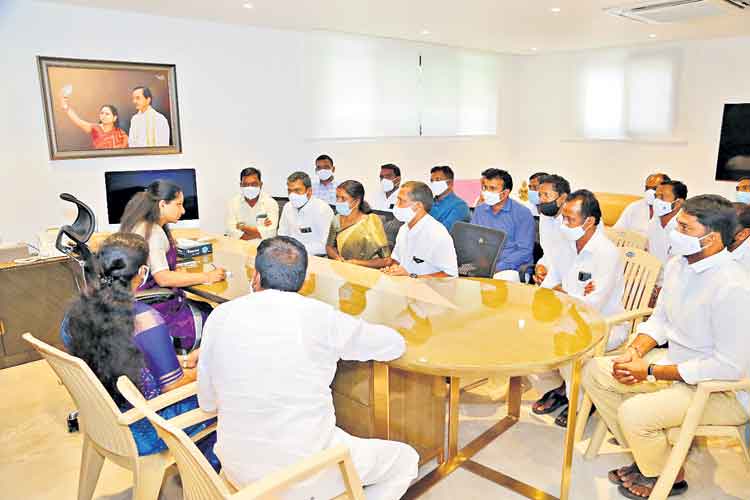 గౌరవ వేతనాల పెంపుపై హర్షం