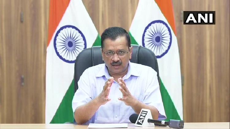 పోలింగ్ స్టేష‌న్ల‌లో వ్యాక్సినేష‌న్ :  సీఎం కేజ్రీవాల్‌