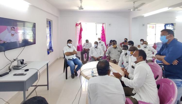 పంటలు వేసుకోండి..