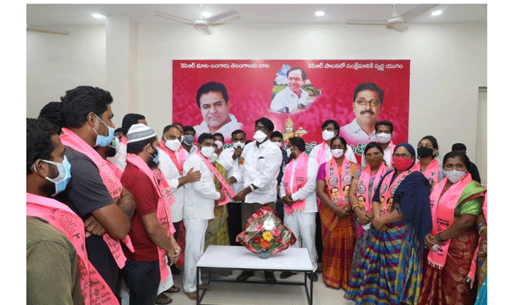 కాంగ్రెస్‌ నుంచి టీఆర్‌ఎస్‌లోకి భారీగా చేరికలు