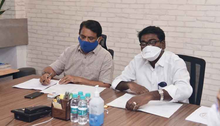 అభివృద్ధి పనుల్లో అలసత్వం వద్దు