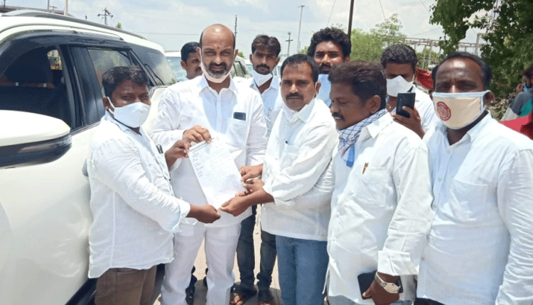 దళితులను అక్రమంగా జైలుకు పంపిన ఈటల